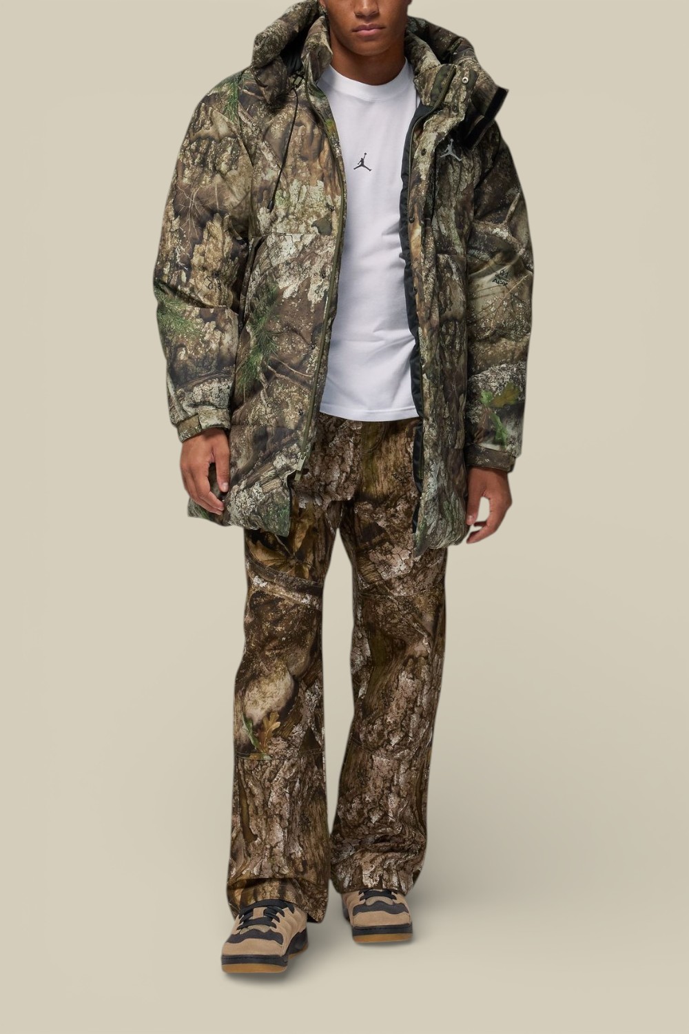 תמונת כל הלוק של מעיל פוך Jordan Flight